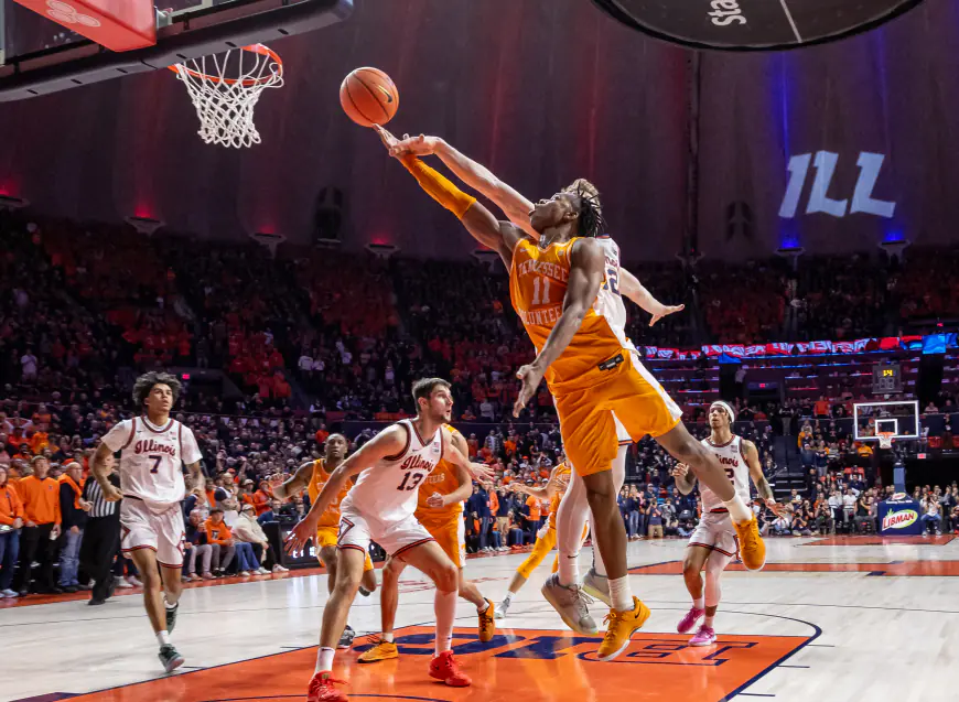 No. 1 Tennessee escapes at the buzzer for dramatic 66-64 win over Illinois