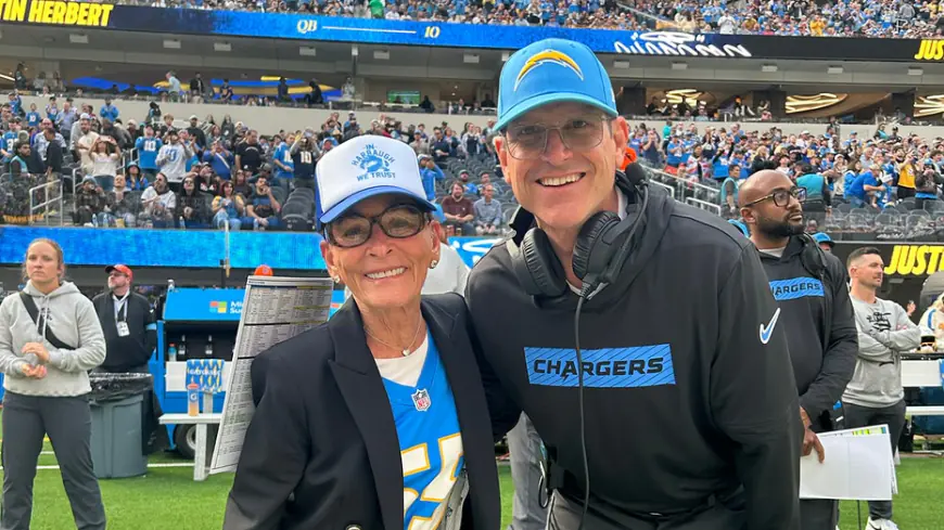 Judge Judy joins superfan Jim Harbaugh as Chargers honorary captain vs. Buccaneers