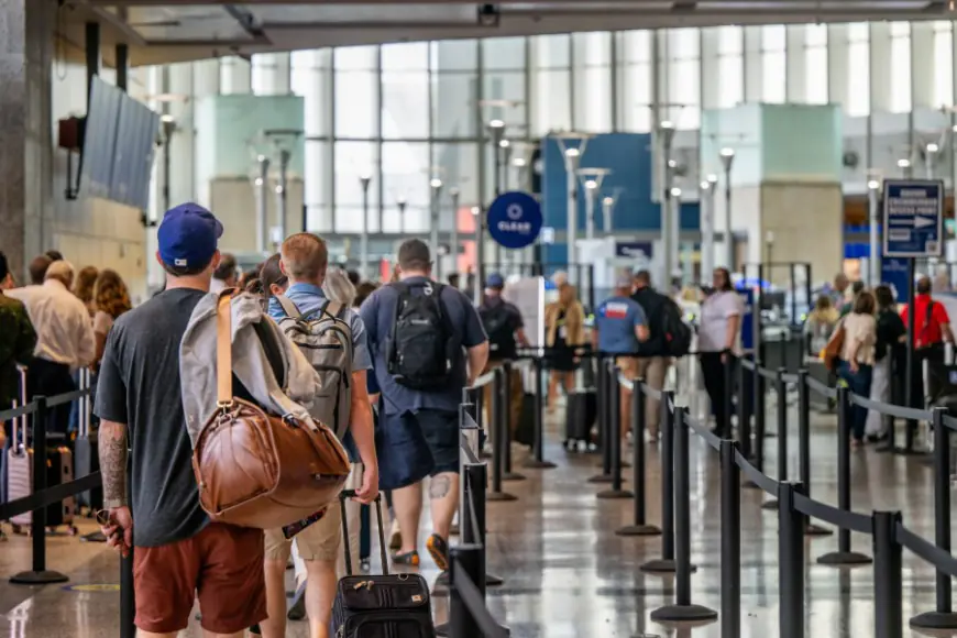 TSA: Nearly 40M people expected to fly this holiday season