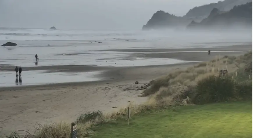 Thousands without power along the Oregon Coast Wednesday morning