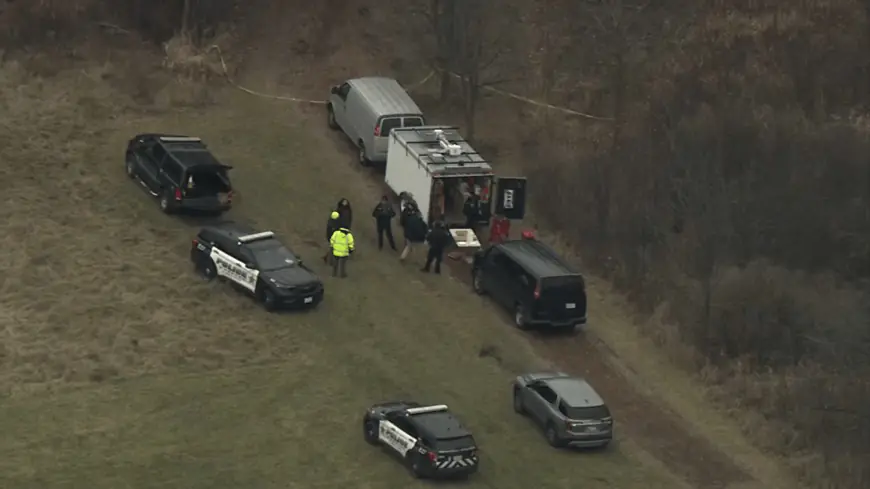 Dead body found on suburban trail, sparking death investigation, police say