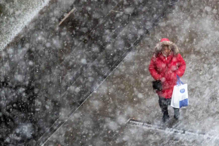 Snow falls in NYC right on time for winter, could slow holiday travel