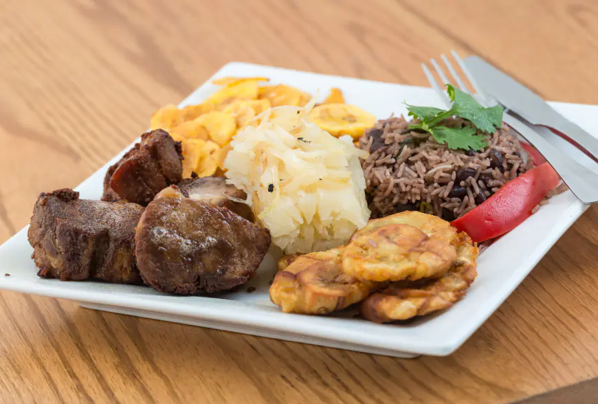 You're still in time: 7 spots to order Cuban catering for Christmas Eve