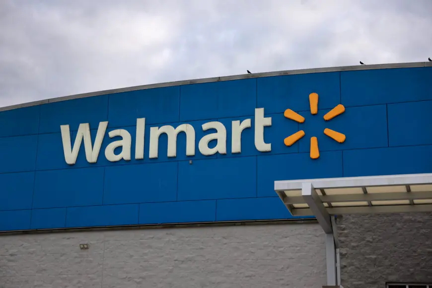 Walmart accused of illegally forcing over 1 million of its drivers it open bank accounts