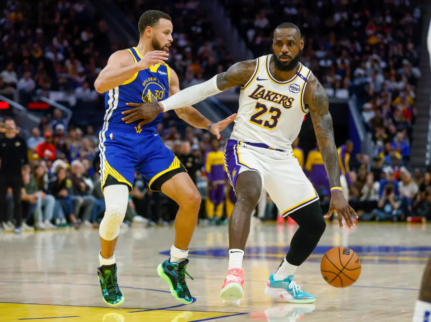 Steph Curry, LeBron James live up to billing, but Austin Reaves steals Christmas