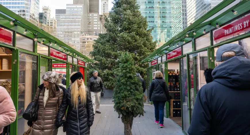 FDNY responding to fire at Bryant Park holiday market in Midtown