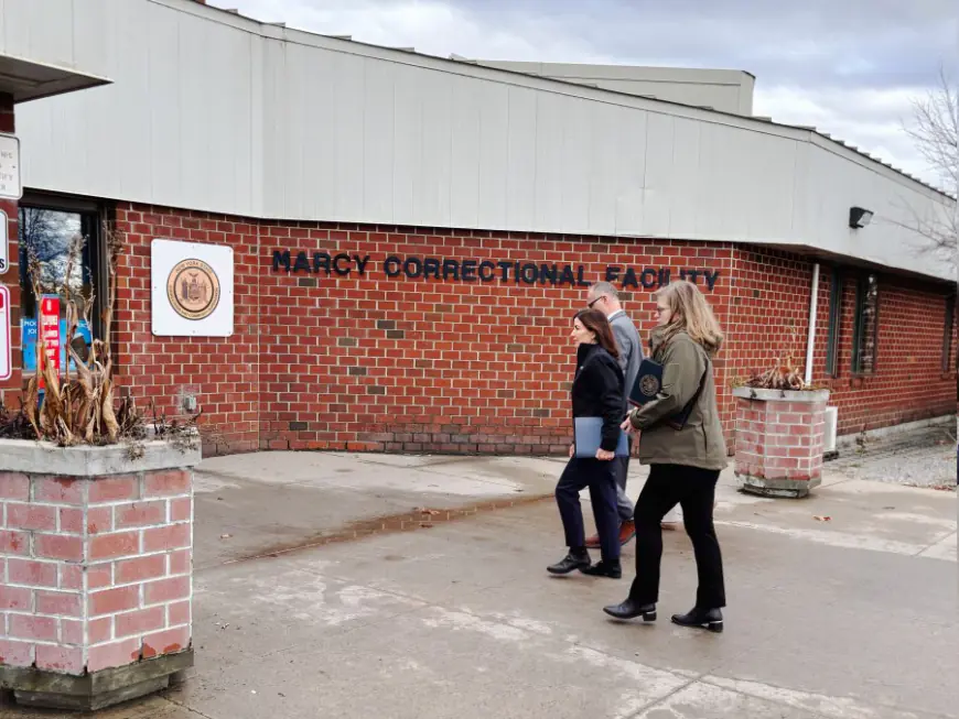 Hochul visits Marcy Correctional, demands answers in Brooks death