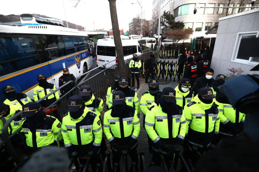 South Korean presidential guards prevent arrest of impeached Yoon after tense stand-off