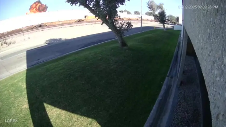 Pilot made a panicked attempt to land before a crash in Southern California that killed 2