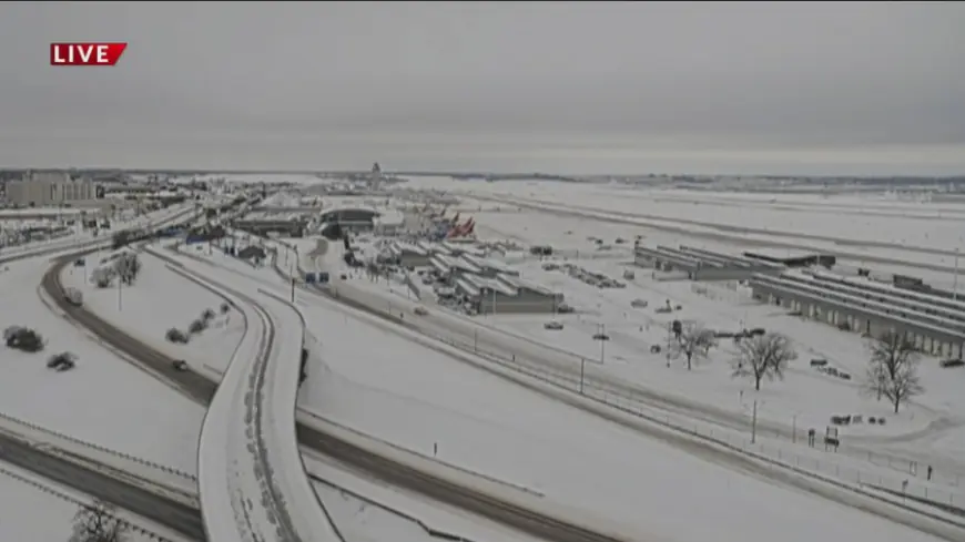 St. Louis Lambert Airport keeps runway open despite winter weather