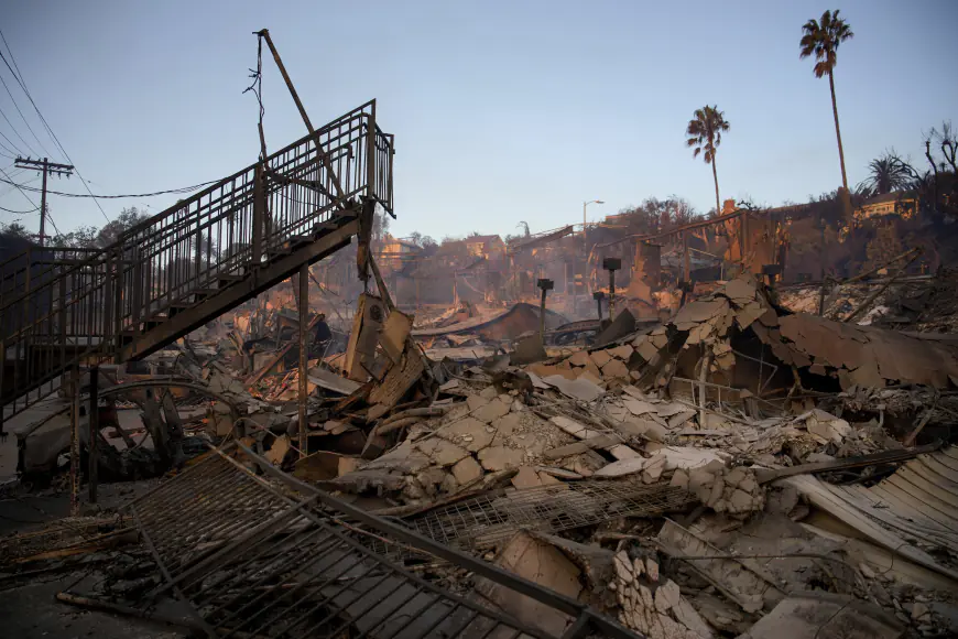 Live updates: New evacuations ordered for largest wildfire in LA County