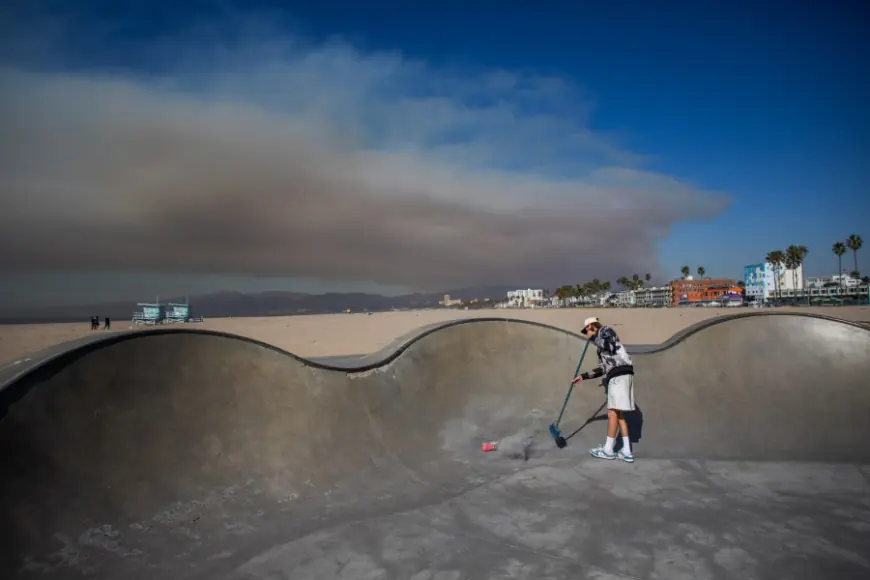 Here's how Los Angeles residents can safely clean up ash