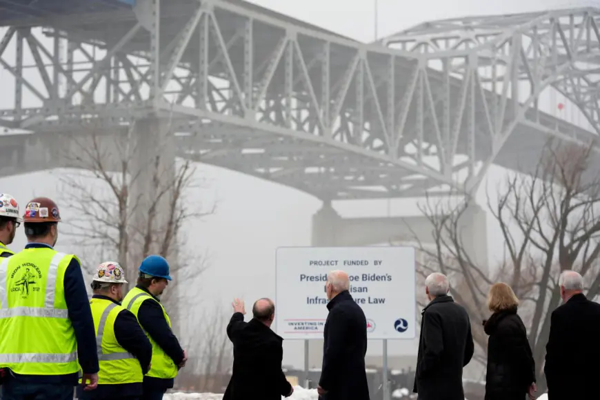 Trump order casts doubt on replacement of crumbling bridge in Duluth-Superior, Tina Smith says