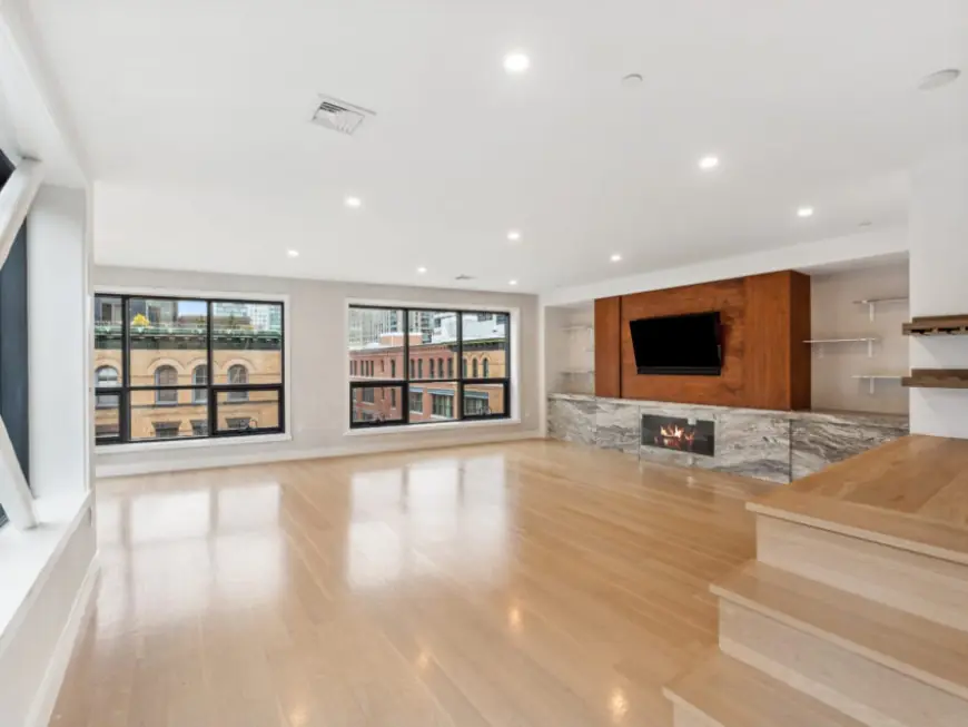 Here’s a scoring chance to snap up a former Bruin’s condo