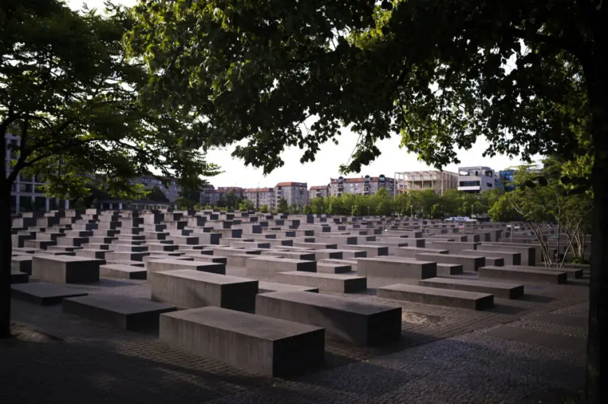 Police arrest a suspect in a stabbing at Berlin’s Holocaust Memorial that injures 1 victim