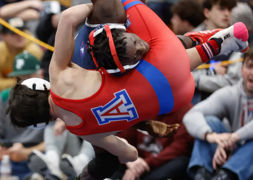 Division 3 state wrestling: Tewksbury repeats despite injury woes