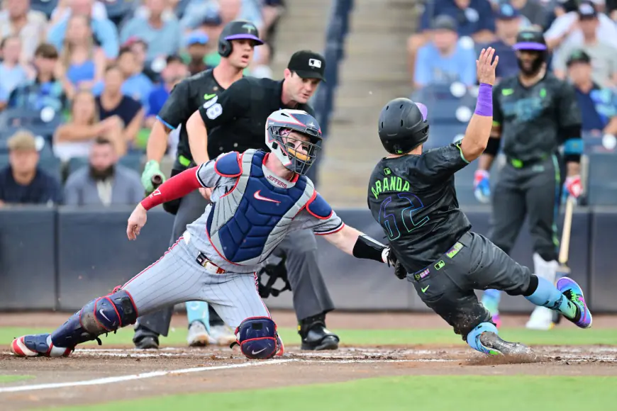 Clemens homers again as Twins beat Rays