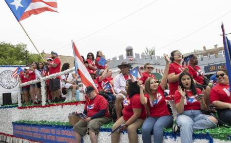 Puertorriqueños realizan en Chicago el Desfile del Día del Pueblo Puertorriqueño en Humboldt Park