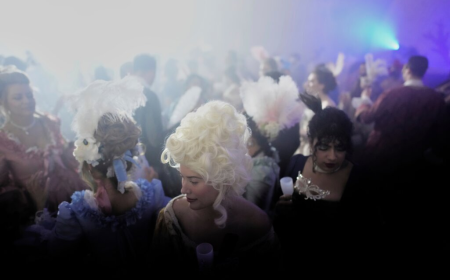 2,500 revelers in baroque costumes dance until dawn at Versailles’ masked ball