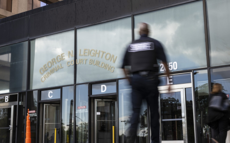 Hombre de Chicago enfrenta cargos de homicidio por triple asesinato de trabajadores contratados