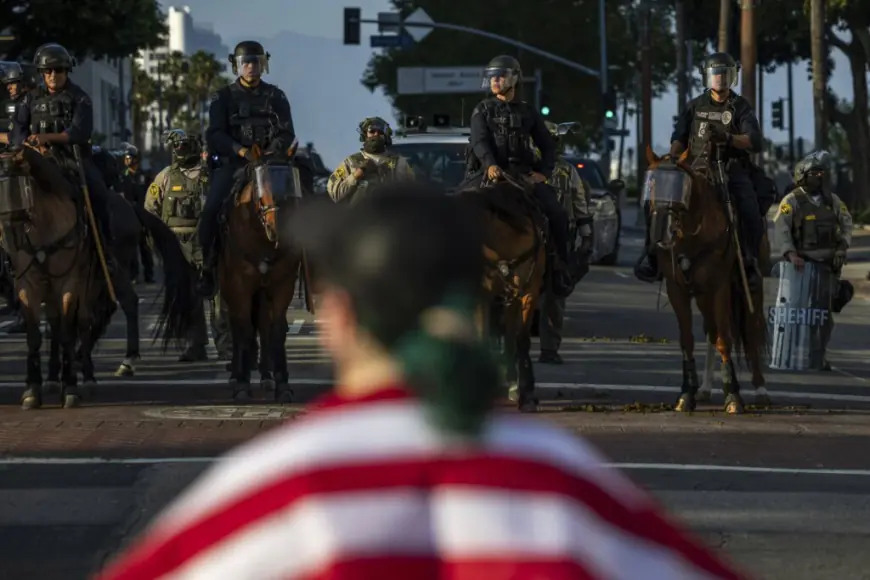 Marines are seen standing guard at a federal building in Los Angeles