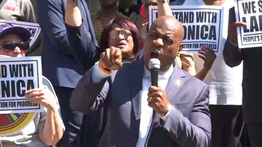 Protesters rally outside courthouse as Dem rep faces charges for Newark ICE facility incident
